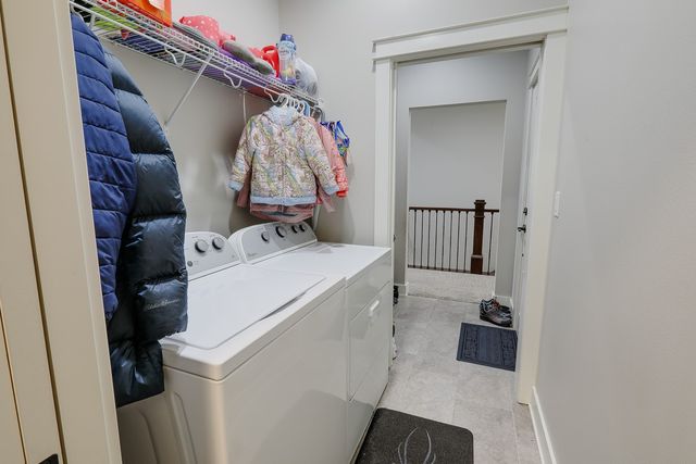 1818 Lakeview Drive, Pella, IA 50219