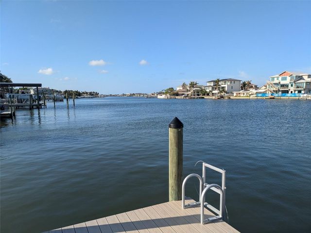 212 POINCIANA LANE, Largo, FL 33770