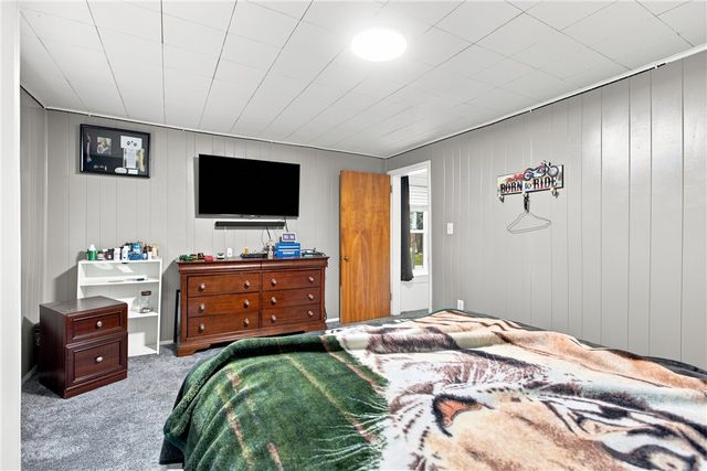 106 6th Ave, East Rochester, PA 15042