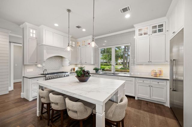 22 Laurenhurst Court, Houston, TX 77043