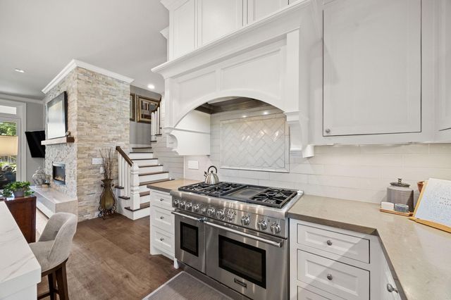 22 Laurenhurst Court, Houston, TX 77043