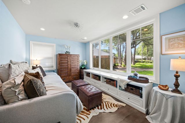22 Laurenhurst Court, Houston, TX 77043