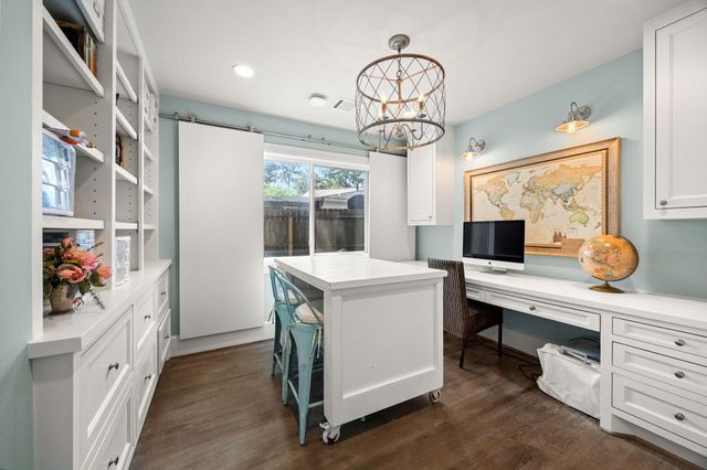 22 Laurenhurst Court, Houston, TX 77043