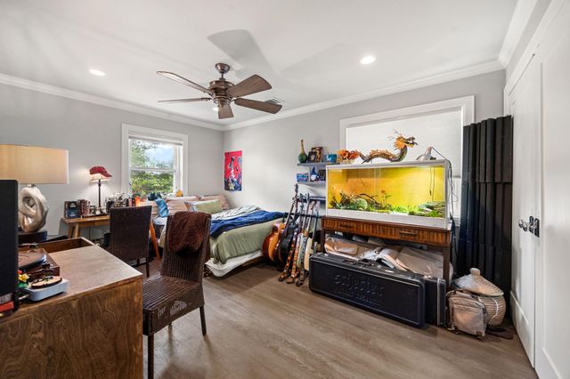 22 Laurenhurst Court, Houston, TX 77043