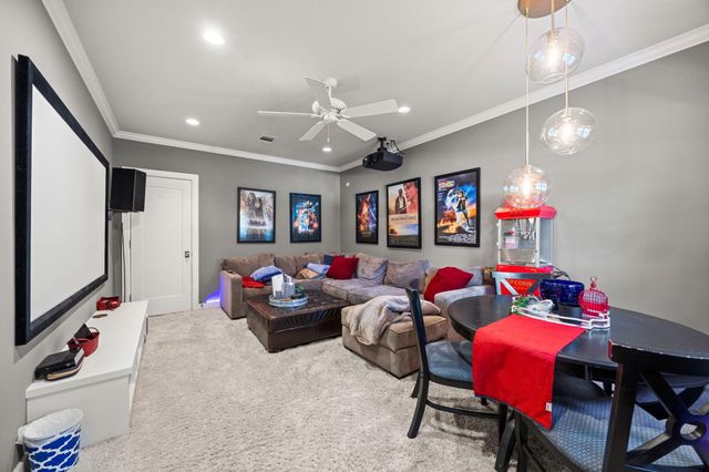 22 Laurenhurst Court, Houston, TX 77043