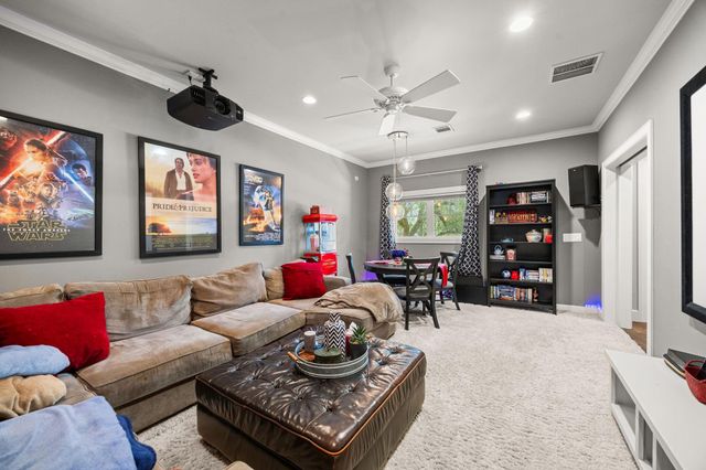 22 Laurenhurst Court, Houston, TX 77043