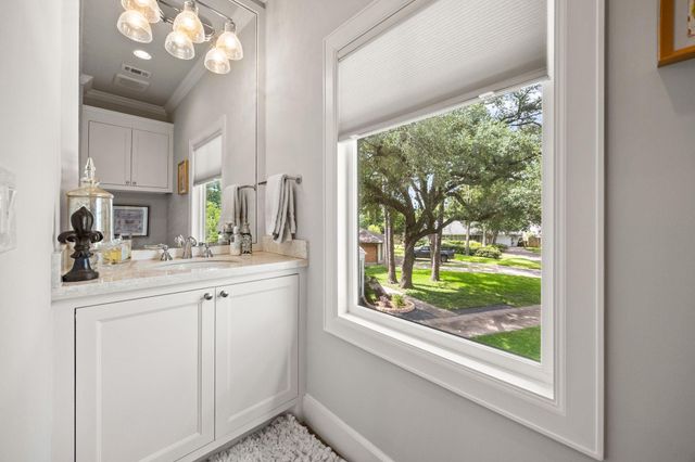 22 Laurenhurst Court, Houston, TX 77043