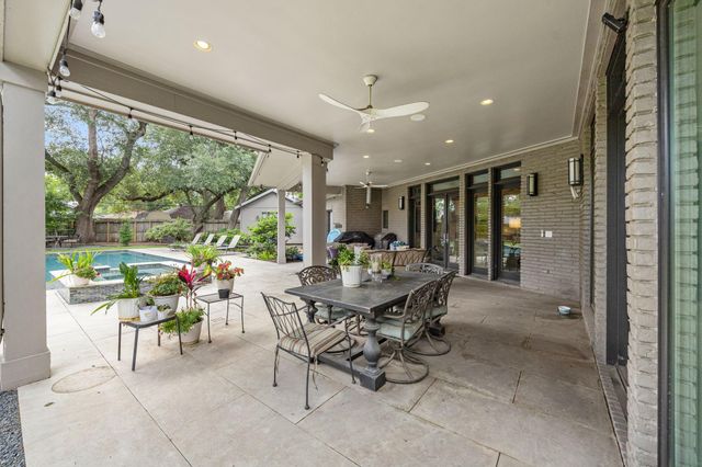 22 Laurenhurst Court, Houston, TX 77043