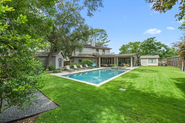 22 Laurenhurst Court, Houston, TX 77043