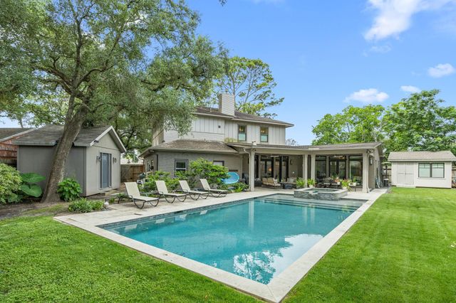 22 Laurenhurst Court, Houston, TX 77043