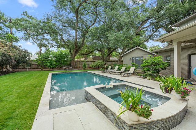 22 Laurenhurst Court, Houston, TX 77043