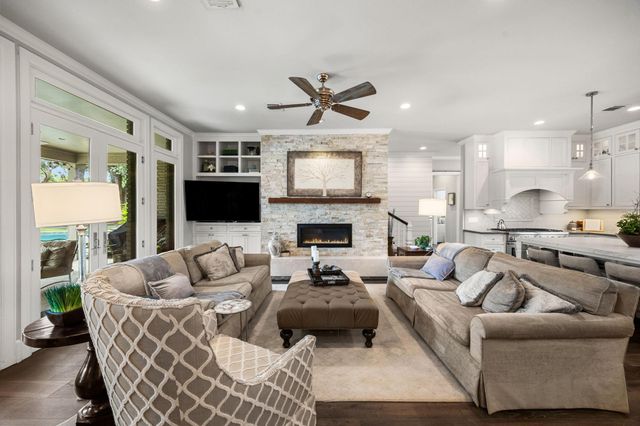 22 Laurenhurst Court, Houston, TX 77043