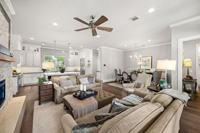 22 Laurenhurst Court, Houston, TX 77043
