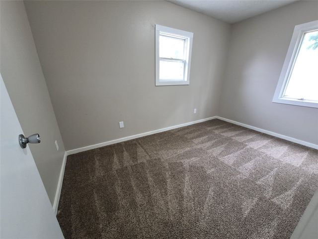 1321 E 27th Street, Des Moines, IA 50317