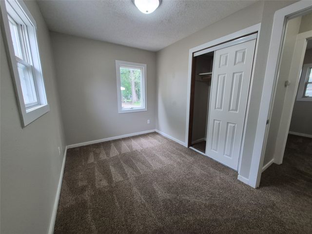 1321 E 27th Street, Des Moines, IA 50317