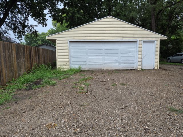 1321 E 27th Street, Des Moines, IA 50317