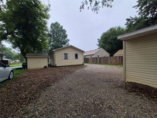 1321 E 27th Street, Des Moines, IA 50317