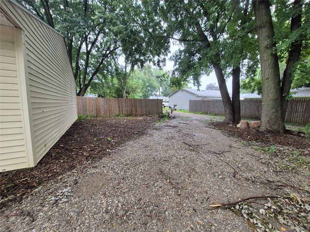 1321 E 27th Street, Des Moines, IA 50317