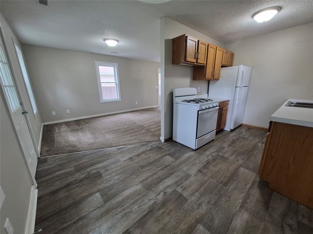 1321 E 27th Street, Des Moines, IA 50317