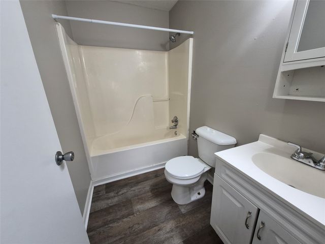 1321 E 27th Street, Des Moines, IA 50317