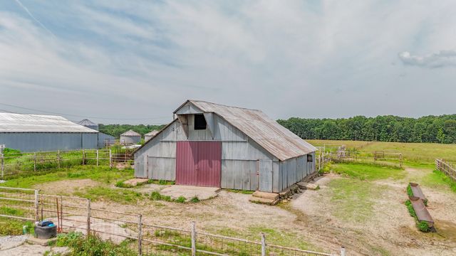 9661 E 1070 Road, Stockton, MO 65785