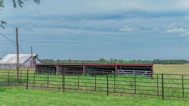 9661 E 1070 Road, Stockton, MO 65785