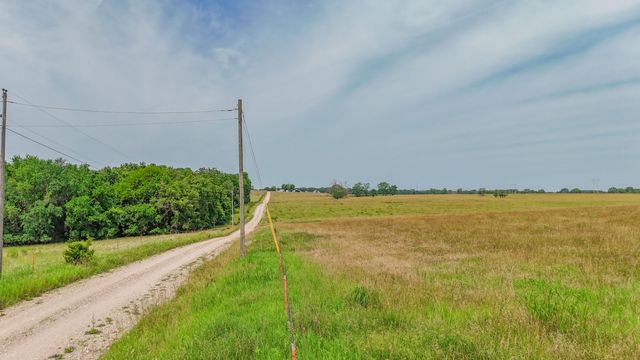 9661 E 1070 Road, Stockton, MO 65785