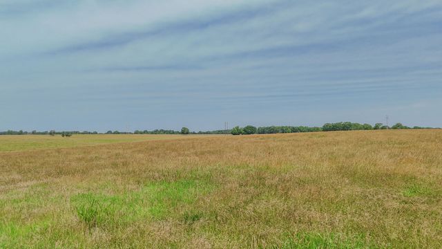 9661 E 1070 Road, Stockton, MO 65785