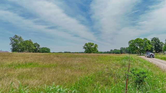 9661 E 1070 Road, Stockton, MO 65785