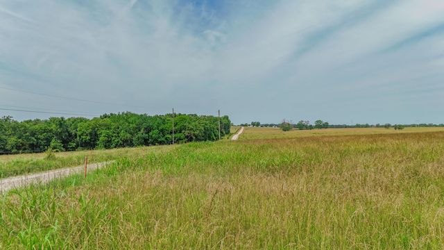 9661 E 1070 Road, Stockton, MO 65785