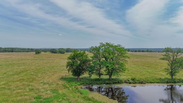 9661 E 1070 Road, Stockton, MO 65785