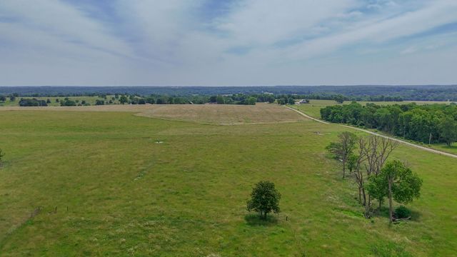 9661 E 1070 Road, Stockton, MO 65785