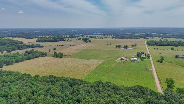 9661 E 1070 Road, Stockton, MO 65785