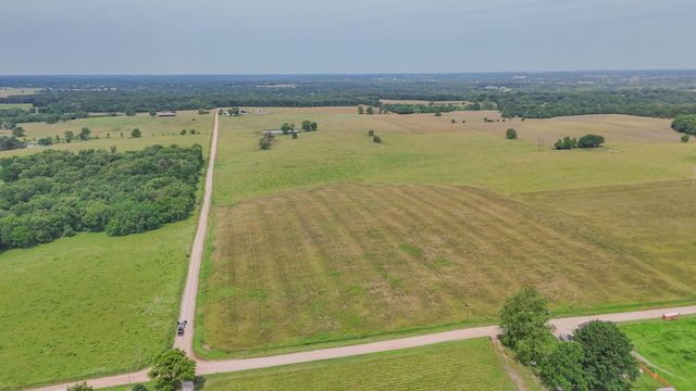 9661 E 1070 Road, Stockton, MO 65785