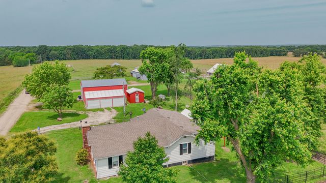 9661 E 1070 Road, Stockton, MO 65785