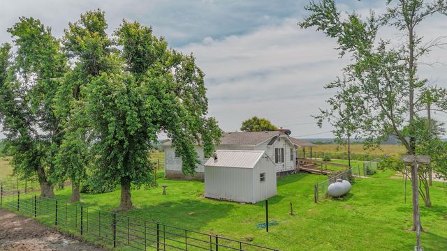 9661 E 1070 Road, Stockton, MO 65785