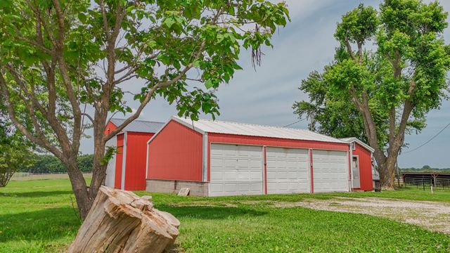 9661 E 1070 Road, Stockton, MO 65785