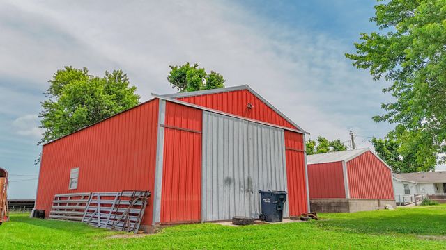 9661 E 1070 Road, Stockton, MO 65785