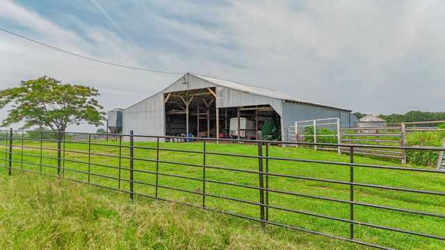 9661 E 1070 Road, Stockton, MO 65785