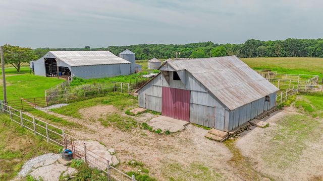 9661 E 1070 Road, Stockton, MO 65785