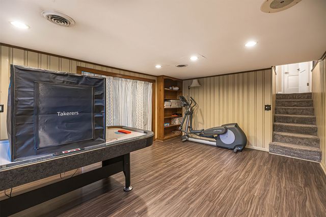 242 W GRANDVIEW Boulevard, Erie, PA 16508