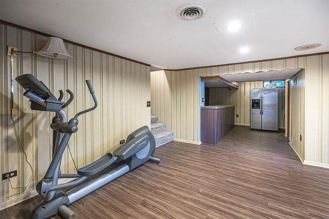 242 W GRANDVIEW Boulevard, Erie, PA 16508