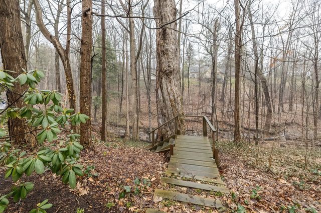 242 W GRANDVIEW Boulevard, Erie, PA 16508