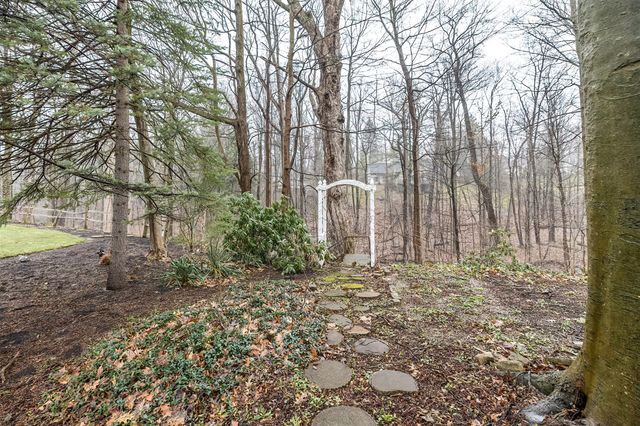 242 W GRANDVIEW Boulevard, Erie, PA 16508