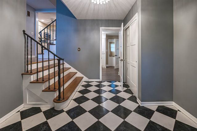 242 W GRANDVIEW Boulevard, Erie, PA 16508