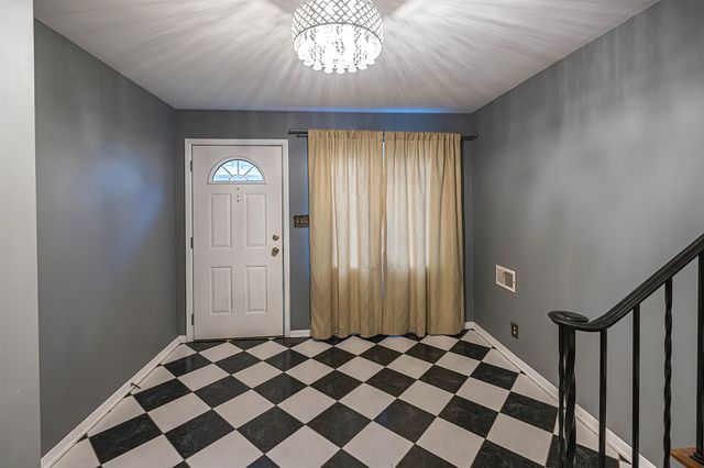 242 W GRANDVIEW Boulevard, Erie, PA 16508