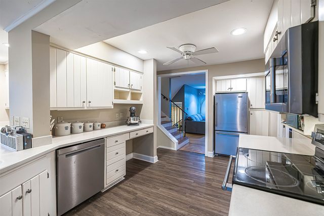 242 W GRANDVIEW Boulevard, Erie, PA 16508