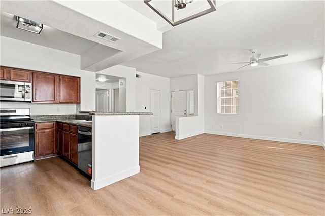 1704 Queen Victoria Street 102, Las Vegas, NV 89144