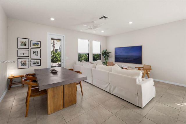 2121 S Appleton Circle S, Oakland Park, FL 33309