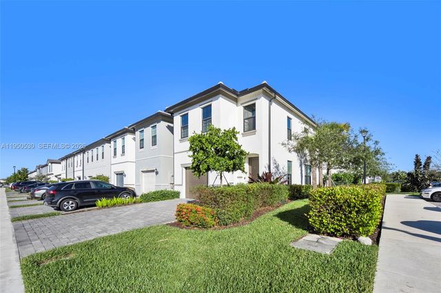 2121 S Appleton Circle S, Oakland Park, FL 33309